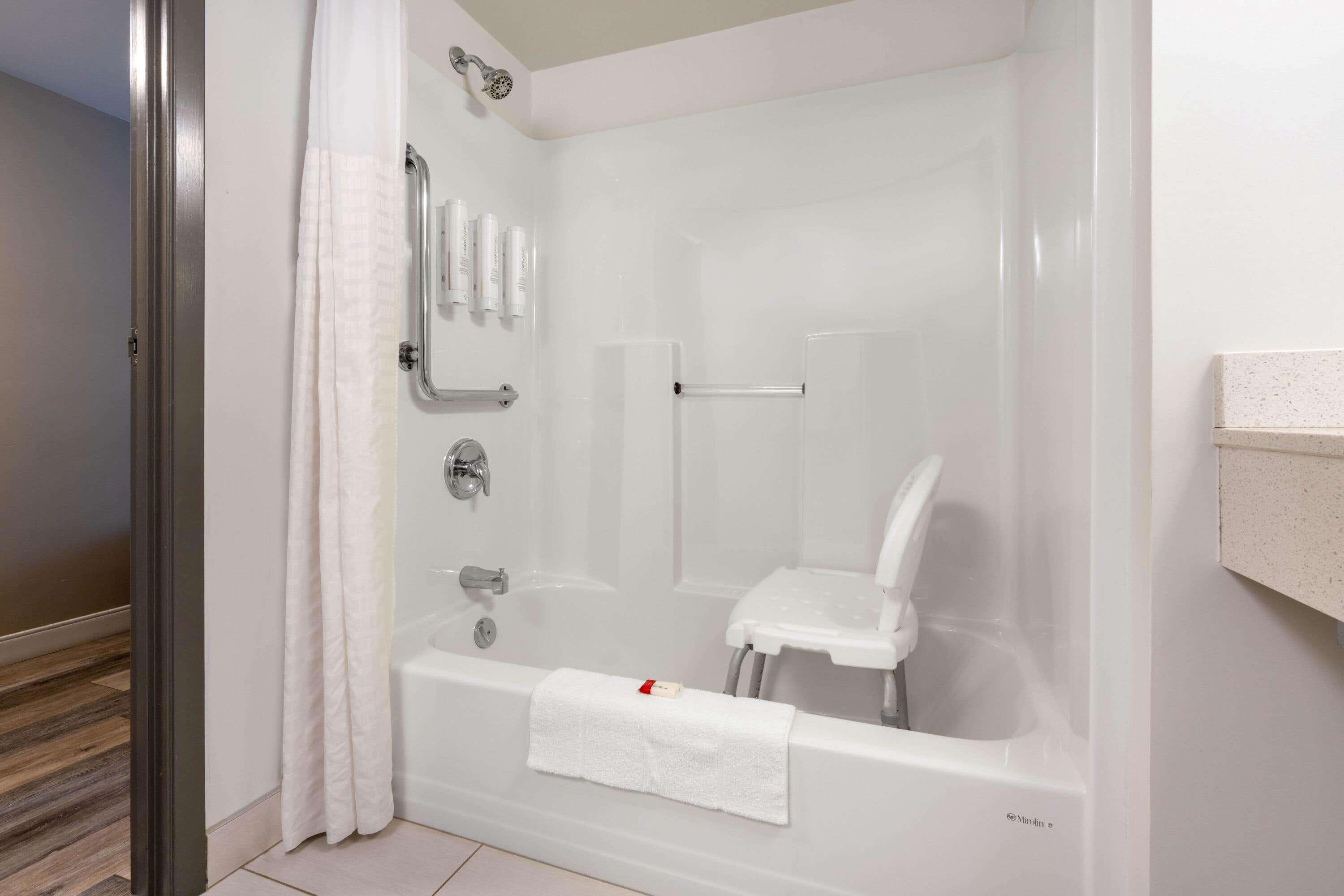 Super 8 By Wyndham Winnipeg West Экстерьер фото